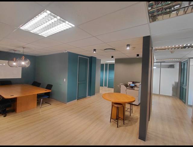 229M² OFFICE TO LET IN MAGALIESSIG